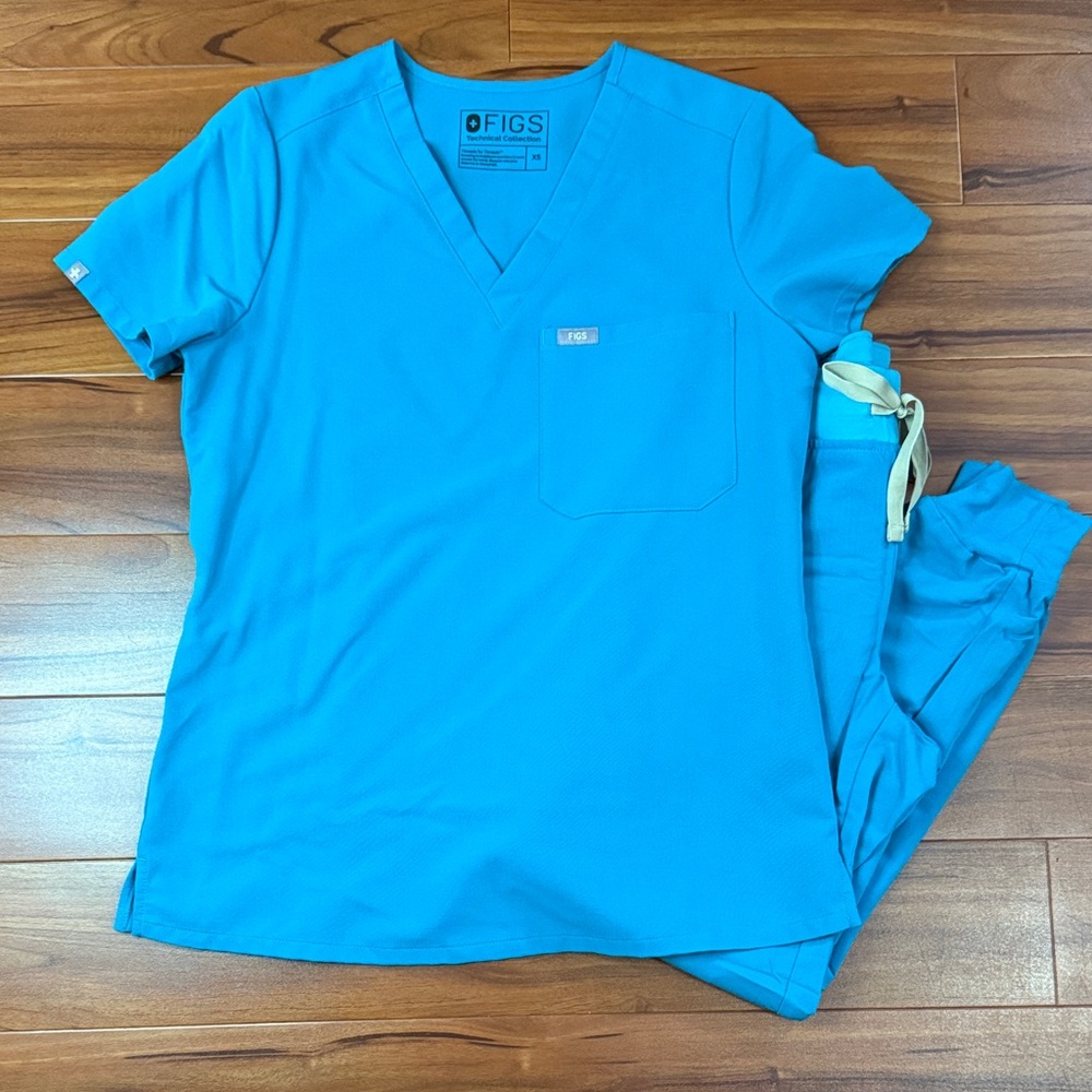 Figs Turquoise Scrub Set